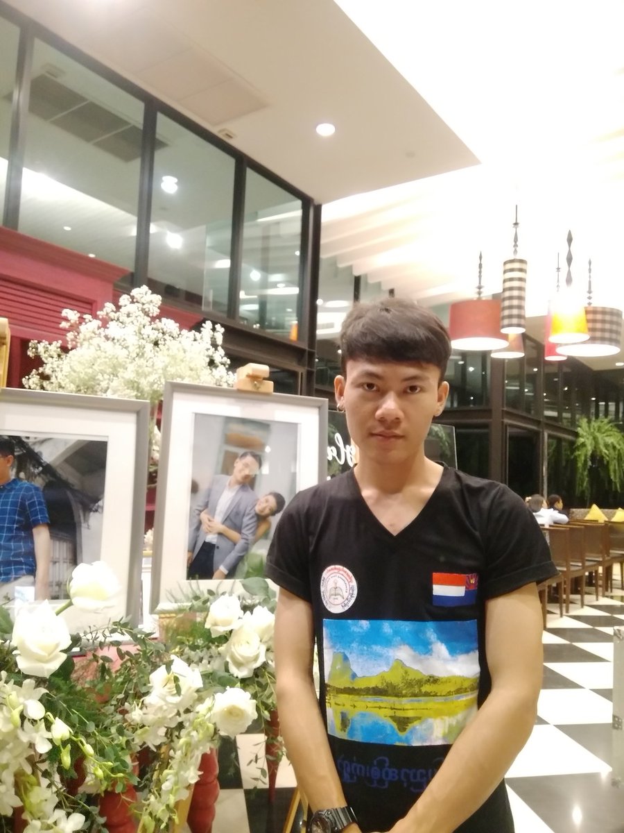 BellLay2's tweet photo. ဘာနဲတူလဲ https://t.co/XOQxdU5qUs