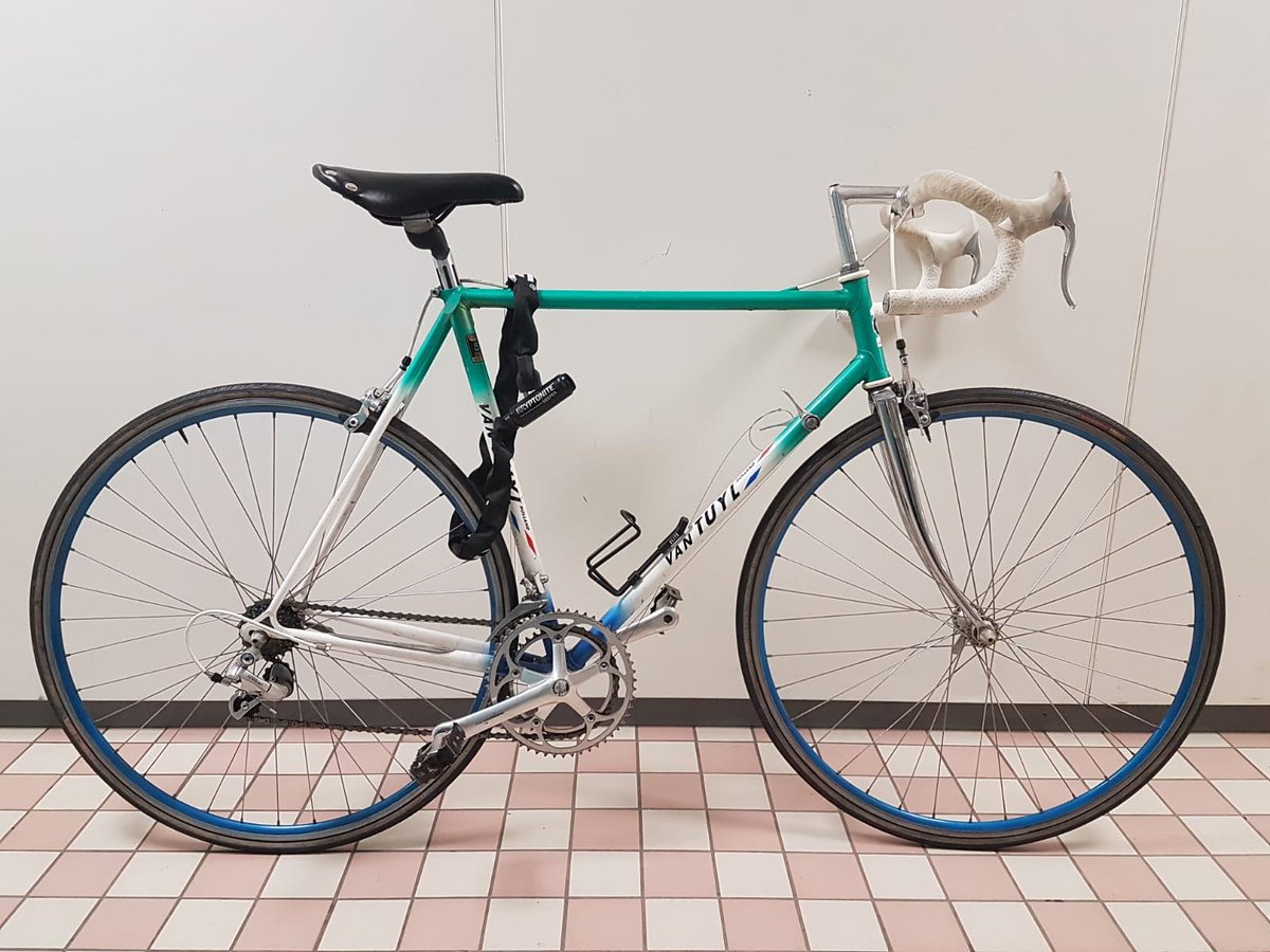 POL_RotterdamC's tweet image. 🚲🚲FIETS ZOEKT EIGENAAR! 🚲🚲
Fiets is verplaatst naar een plek om deze op een later moment weg te nemen.
Is dit jouw fiets en kan jij dat aantonen? Neem contact met 0900-8844 of kom langs bij politiebureau Doelwater.
Delen=Lief
^SvdM