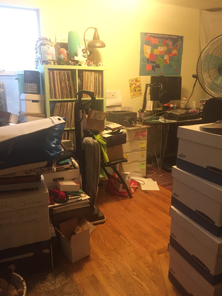 VibrantVisCast's tweet image. #clutterconfessions #podcastsounddampener #WookieChristmas #officespace