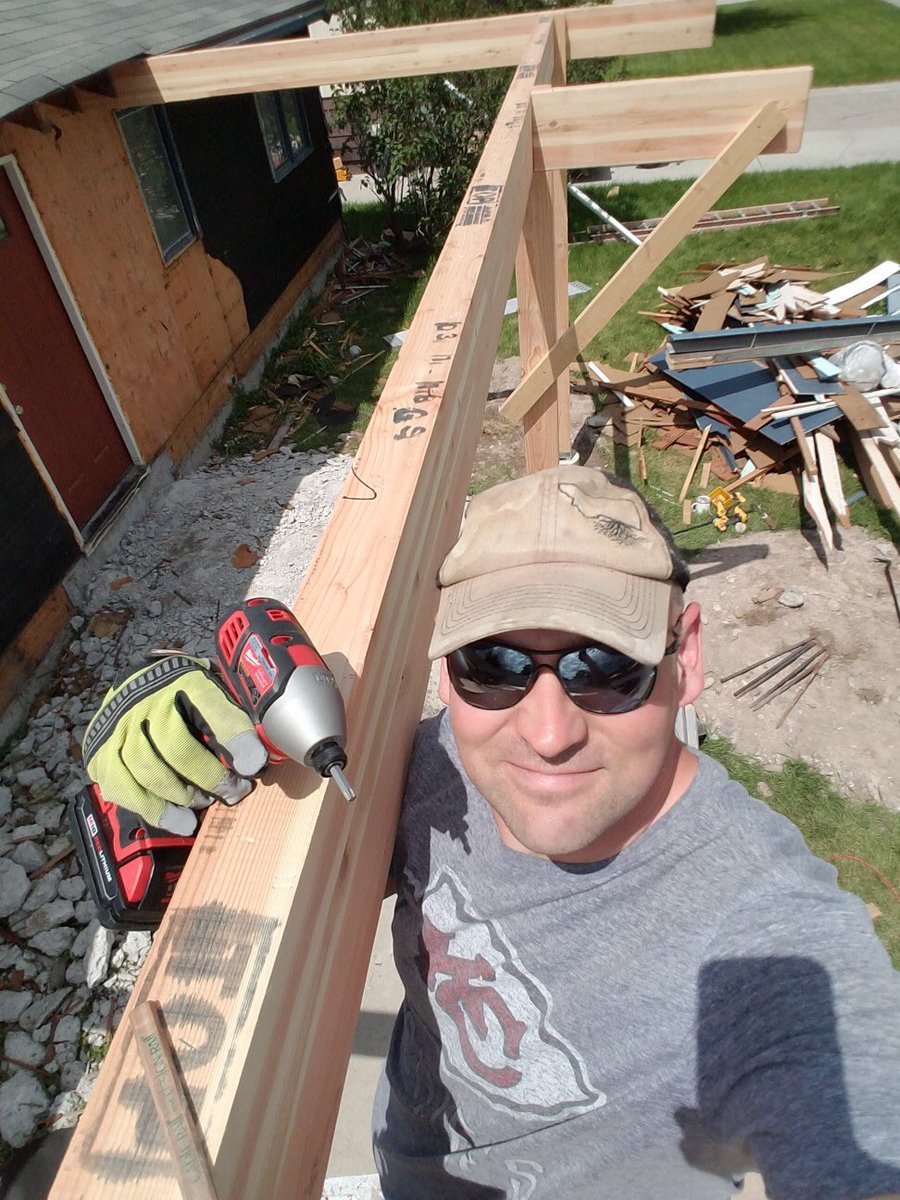 Trooper_TJ's tweet image. My days off this summer are anything but. 🤪 #NoRestForTheWeary  #OffDuty #OnALadder