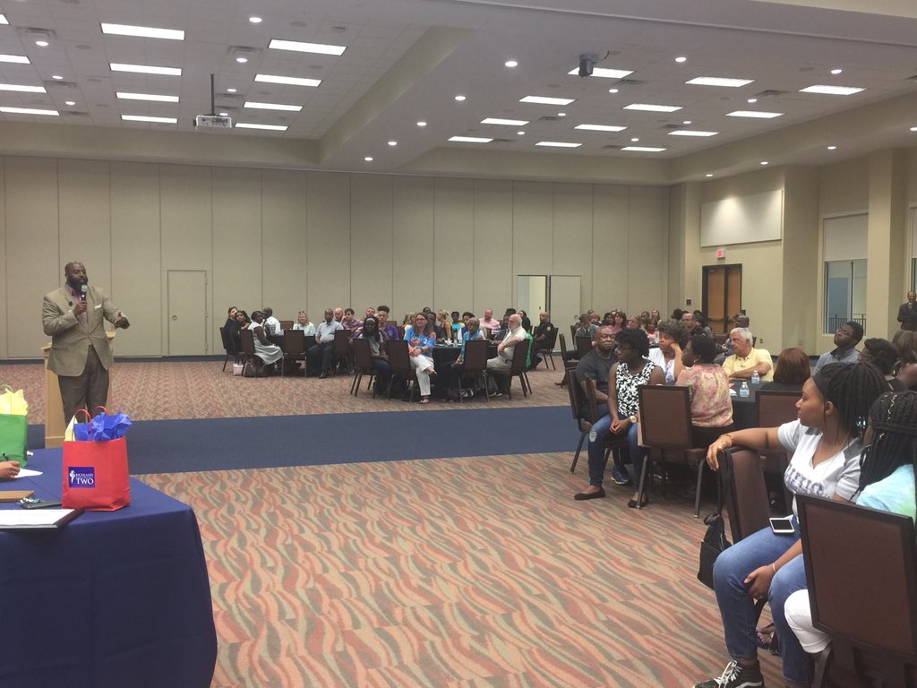 RichlandTwo's tweet photo. You could be doing so many other things tonight, but youโre here. Thank you! - @DrBaronDavis thanks students. @rvhs @rnestugov @SV_Vikings #TWOpremier #r2Safety https://t.co/S8TJmbA1Ip