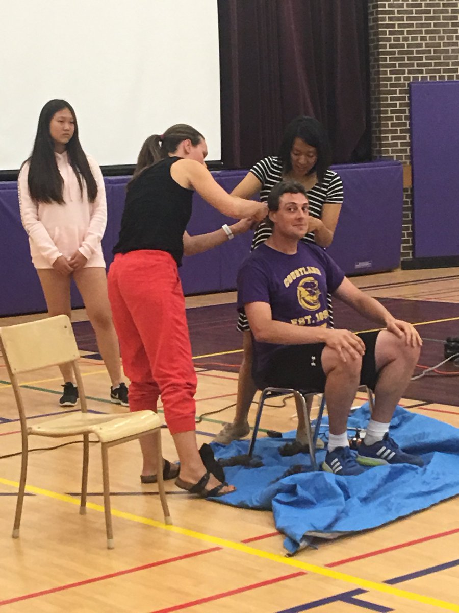 falcophysed's tweet image. Mr Brubacher and Rodrigues for received a “trim” in support of CMHA. Thanks @CourtlandPS staff and students in helping  reach the goal of $500.  A huge  s/o to @martin_bauman for speaking to all of us about #MentalHealthAwareness! #leadership #communitymatters