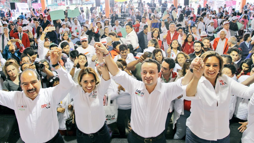 JoseEAlfaro's tweet photo. Las mujeres serán prioridad en los gobiernos de @JoseAMeadeK y de @MikelArriolaP. Con @Aragarciarico, @CharoSolis7 y @JoseEAlfaro en el Congreso de la Unión se respaladarán las políticas públicas de apoyo y protección a las mujeres. #VamosAGanar #VotaPuroPRI https://t.co/HgND7NgTjQ