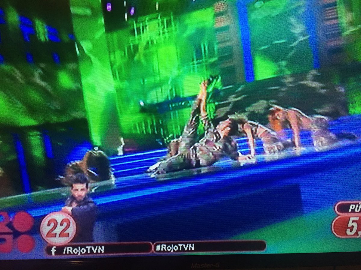 mamoriveram's tweet photo. No se si estoy viendo #RojoTVN o #TheSwitchMega https://t.co/9x8UZata7O