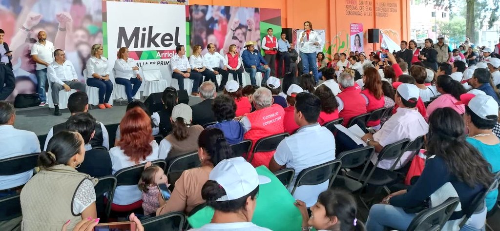 JoseEAlfaro's tweet photo. Las mujeres serán prioridad en los gobiernos de @JoseAMeadeK y de @MikelArriolaP. Con @Aragarciarico, @CharoSolis7 y @JoseEAlfaro en el Congreso de la Unión se respaladarán las políticas públicas de apoyo y protección a las mujeres. #VamosAGanar #VotaPuroPRI https://t.co/HgND7NgTjQ