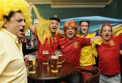 Estos del mundial de Rusia no sabían que a los Españoles nos encanta ver el fútbol en un  “VAR “ #Espanamarruecos #MundialRusia2018