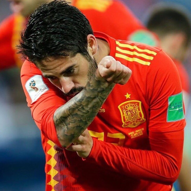 realmadriden's tweet photo. 🇪🇸 Spain 2-2 🇲🇦 Morocco
⚽ @isco_alarcon
👉 NEXT ROUND
#HalaMadrid https://t.co/RfxGHEM4gb