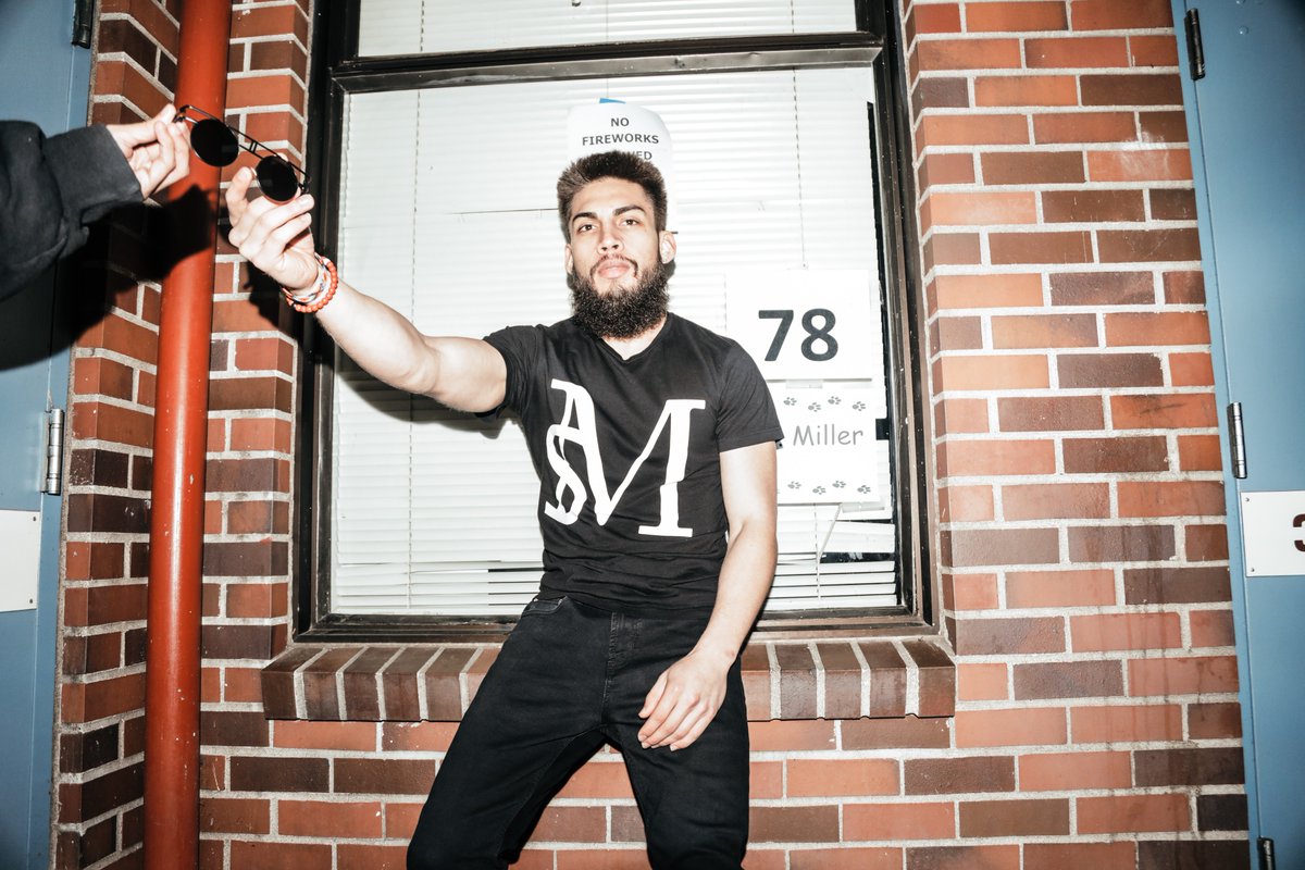 StephenMykal's tweet image. My Nigga Tone reppin the brand proper.  @Gigmasta 

#MONEYSIGN