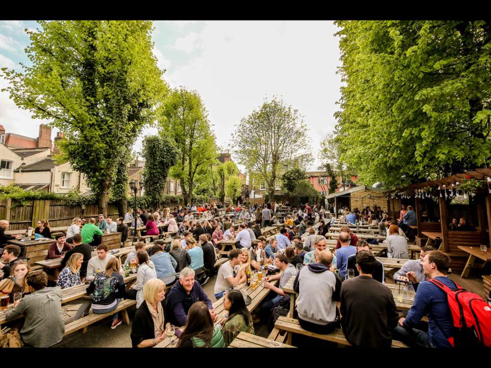 thesophie's tweet image. Massive pub garden ✅ Writing ✅ Sunshine ✅ Brixton ✅ 
Procrastination ❌ Fear ❌ Giving up ❌Guilt ❌
Come to #PubWrite on 21 July. helloeverybody.ltd/pubwrite
#copywritersunite #amwriting