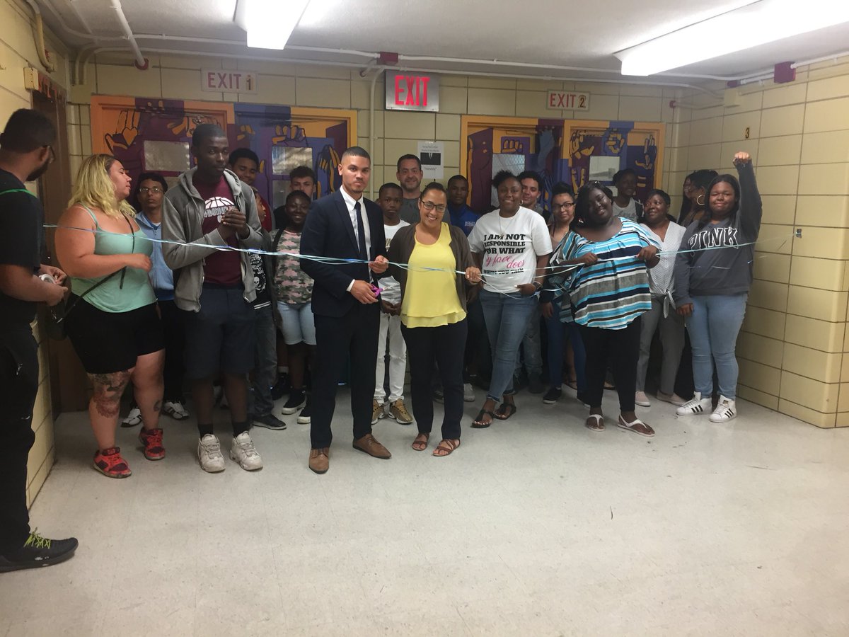 PS183Q's tweet photo. Ribbon cutting ceremony for our brand new doors!@DRichards13 @DOEChancellor @District27NYC https://t.co/yjkQK2rpHs