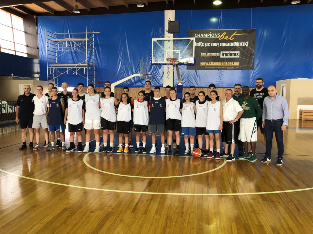 coachc9's tweet photo. Let’s go girl! Greek Baby Time @VisitGreecegr @livingincrete @SaintLeoLions @vinceea7777 @SaintLeoMBB @SaintLeoWBB #camp #strongwomen #strongcoach #connections #lovethislady #winning https://t.co/vReV4JYjOm