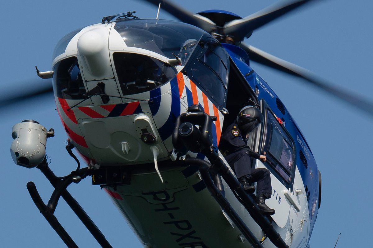 Tazmanianroy's tweet photo. Waarnemer in actie van @DePolitieheli , #zoeking #vermissing #blur #onherkenbaar #privacywaarnemer https://t.co/zS7RkqoNZI