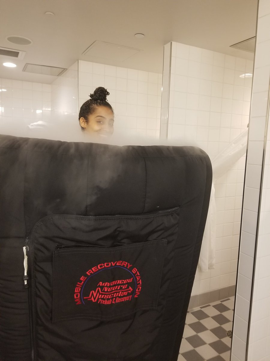 MobileRecovery's tweet photo. #MobileCryo #Wholebodycryo #healthyathletes #SkyDiggs she gets it in on and off the court! https://t.co/rT3qoNAqxQ