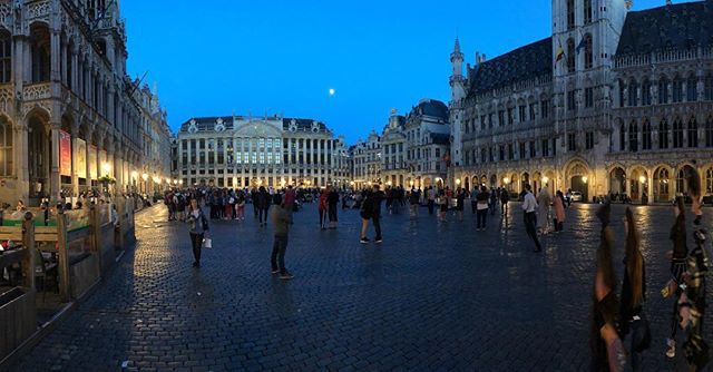 How touristic can it get? #grandplace #grotemarkt #brussel #bruxelles #square ift.tt/2lxQ8Pe