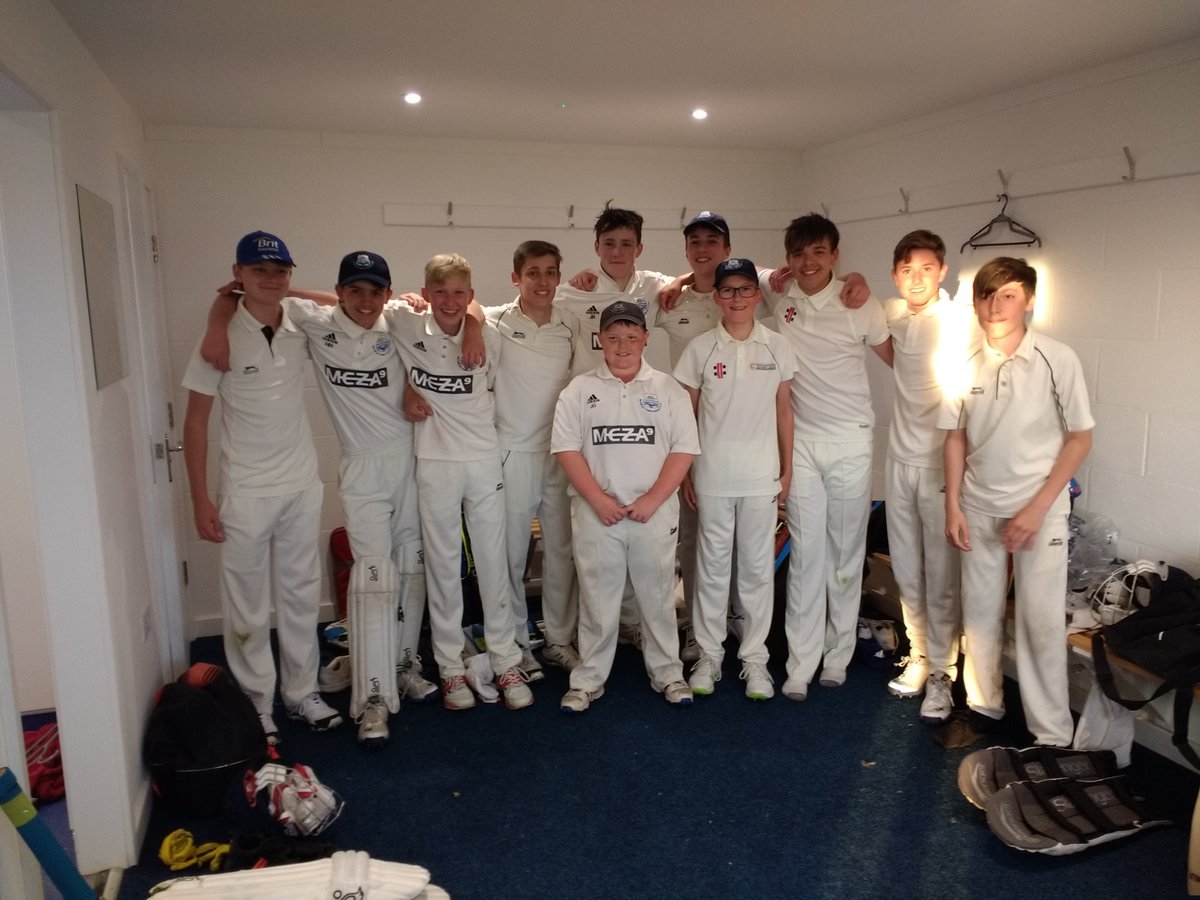 Under 15s after their win over Hull Zingari to go through to cup final on July 15th. Great all -round performance, well done boys, 🏏🏏🏏👍👏💪🏆