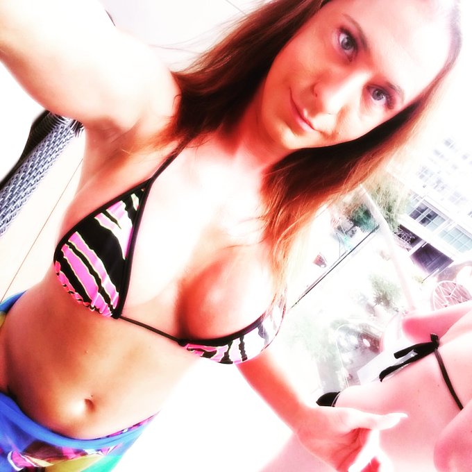 Summer time fun n the sun https://t.co/m00Ulzag8U<a href="/tag/singlelife"class="tags"><span>#singlelife</span></a>