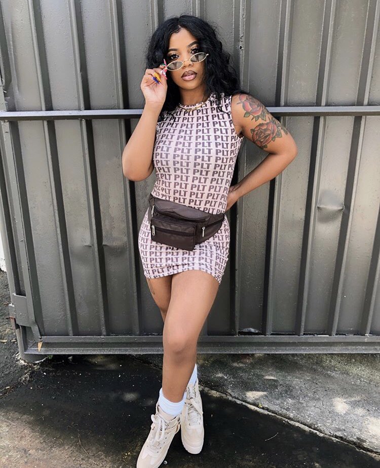 The fact that @dearra has been out here giving u full Flawlessness, Feminism & Faceeee🤩💕🤯 #DRIPQUEEN👑💧 They need to make a Fashion Icon Award & hand it to the Queen Herself De’arra🔥