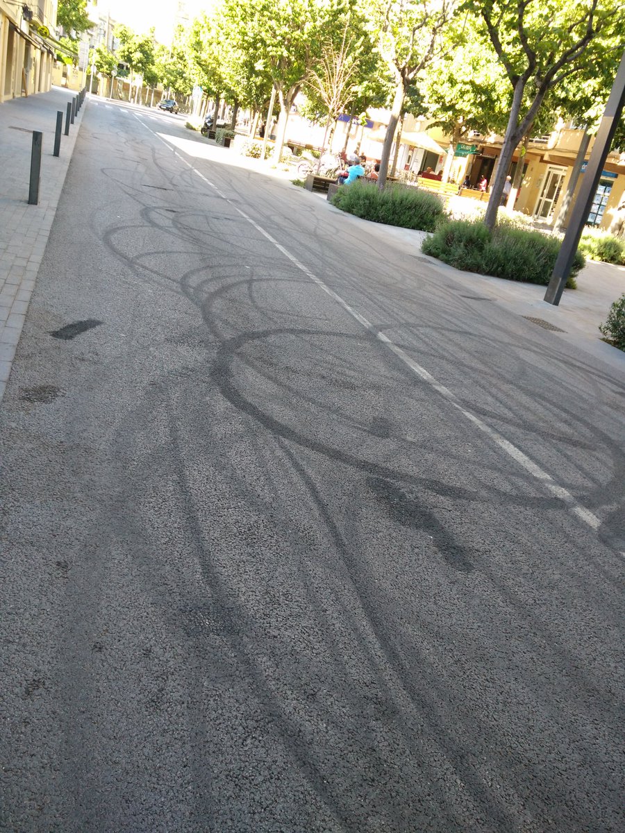ilopezfdez's tweet photo. LAMENTABLE el estado queda Montmeló post GPMotos. @ajmontmelo quién paga arreglar esto? #ciudadsinley 
@icveuiamontmelo @ERCMontmelo https://t.co/Cc2Ufevtm5