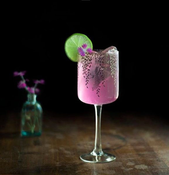 WalkingMatters's tweet photo. @moodymixologist pretty pink cocktail will definitely be your cure to these hot #summer days! @CocktailArtists @QDrinks
#TabletopMatters
#cocktails #craftcocktails #mixology #drinks #recipe #booze #artofdrinks #paloma #darktablemood #moodygram #stilllife #still_life_gallery https://t.co/ik9WVwnh3C