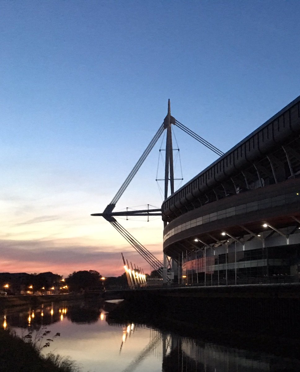 laurahd's tweet photo. #MovementBuilders set fire to the sky! #sunset @NEON_UK #NEONCardiff https://t.co/5aQVHcPf6Y