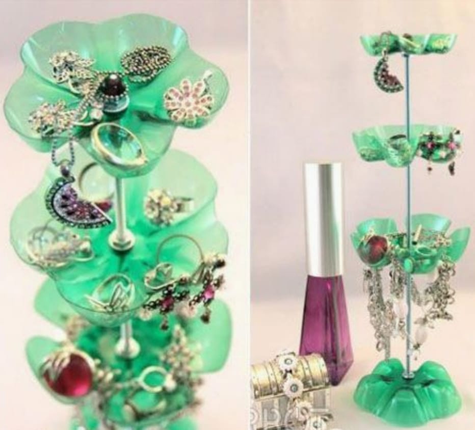 NaziaWadee's tweet photo. These are some of the amazing things you can make by repurposing plastic bottles which we will be making at Home of Hope tomorrow 💚

#MissEarth2018 #Nazia4MissEarthSA2018 #wastestopswithme #beatplasticpollution

@changeagentsa @missearth_sa @EllaBellaC @tsogosun @sa_fusion https://t.co/KkUrpyHsVH