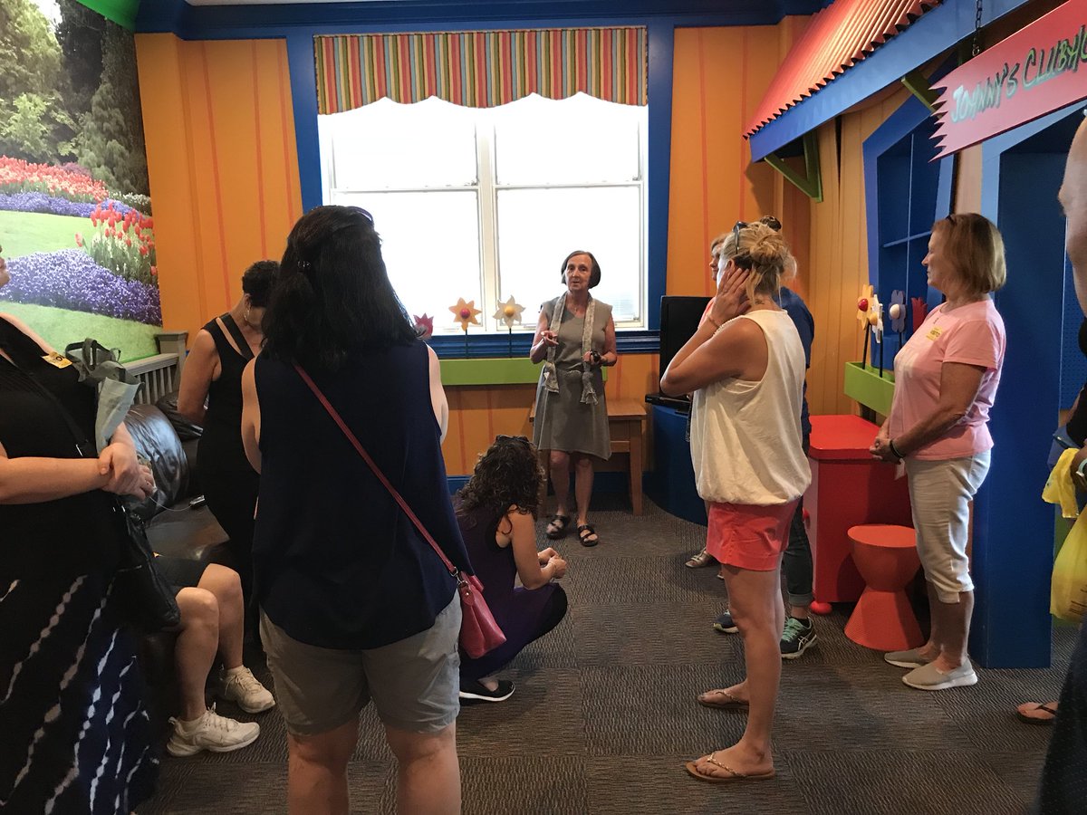 ARKknights1's tweet photo. You can serve monetarily, by using your gifts or giving your time. Today, @ARKknights1 did all three by serving at @RMHSNJ. Thanks to @RMHSNJ for giving us the opportunity to give back. #chpsGivesBack #chpschat https://t.co/YPU0g3UWL4