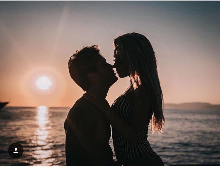 chiprodea's tweet photo. 🍊: “¿Tu gran locura?
🍍: Tú!!! Eres mi mi sonrisa de cada día, mi ganas de hacer cosas nuevas, mi ilusión, mi fuerza para seguir adelante... MI AMOR❤️❤️ #muchoLove
Buenas noches #teamRodea https://t.co/hMzpZqgKGS