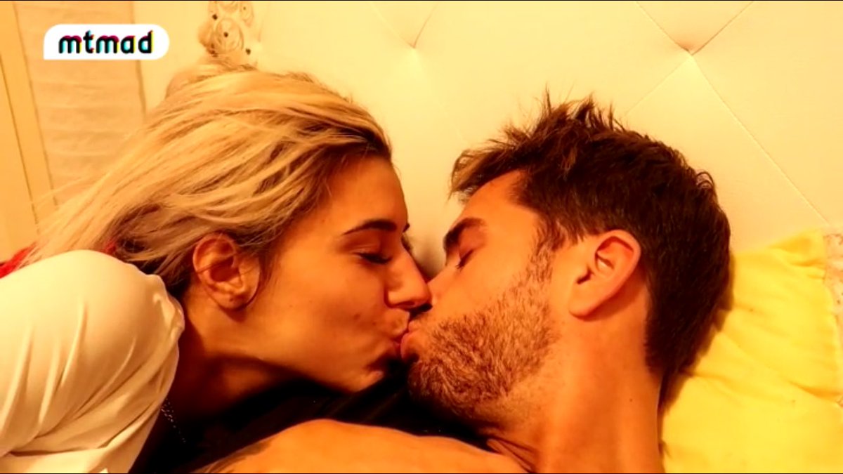 chiprodea's tweet photo. 🍊: “¿Tu gran locura?
🍍: Tú!!! Eres mi mi sonrisa de cada día, mi ganas de hacer cosas nuevas, mi ilusión, mi fuerza para seguir adelante... MI AMOR❤️❤️ #muchoLove
Buenas noches #teamRodea https://t.co/hMzpZqgKGS