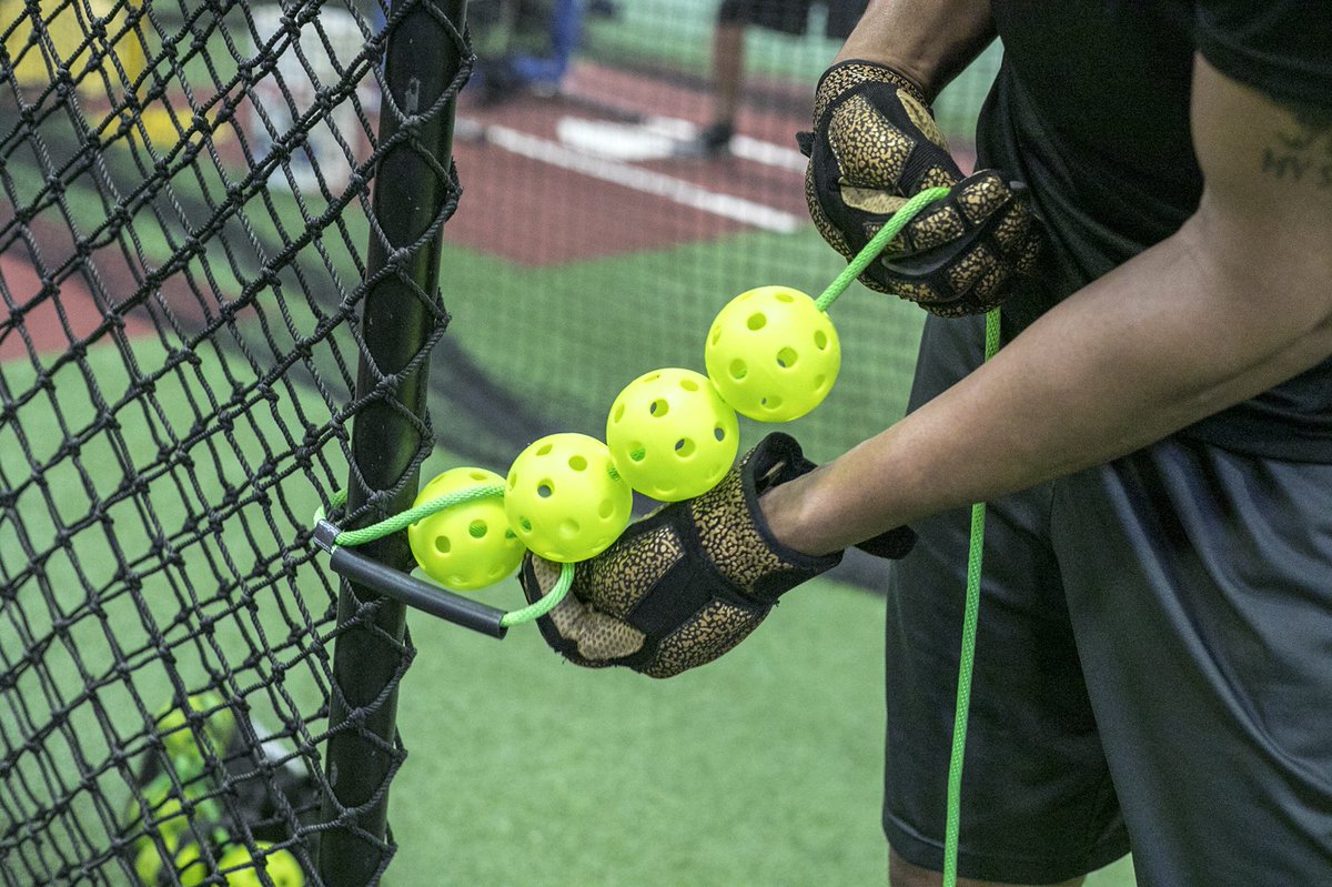 RopeCoach's tweet photo. Happy Monday!! Tag someone who plays baseball/softball and could use a #RopeCoach training tool ⚾️ #baseball #softball #trainingtool #ropecoach #mlb #train #training #tool #athlete #athletes #powerhandz https://t.co/IRgDui0Sis