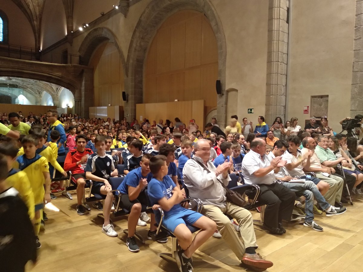 Nuestro Presi, Ángel Sastre, ha recogido esta tarde la mención a MEJOR DIRECTIVO DE UN CLUB DE FÚTBOL otorgada por la Delegación Provincial de la <a href="/FCyLF/">RFCYLF</a> en la VIII Gala Provincial del Fútbol.

#OrgulloVerdiblanco