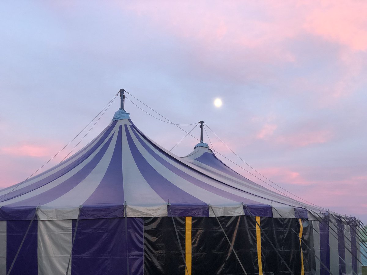 The_toon2's tweet photo. What a sunset from the Big Top #YB18 #YB2018 #Toon18 #Toon @youthbeatz1 https://t.co/ScOQjyM14i