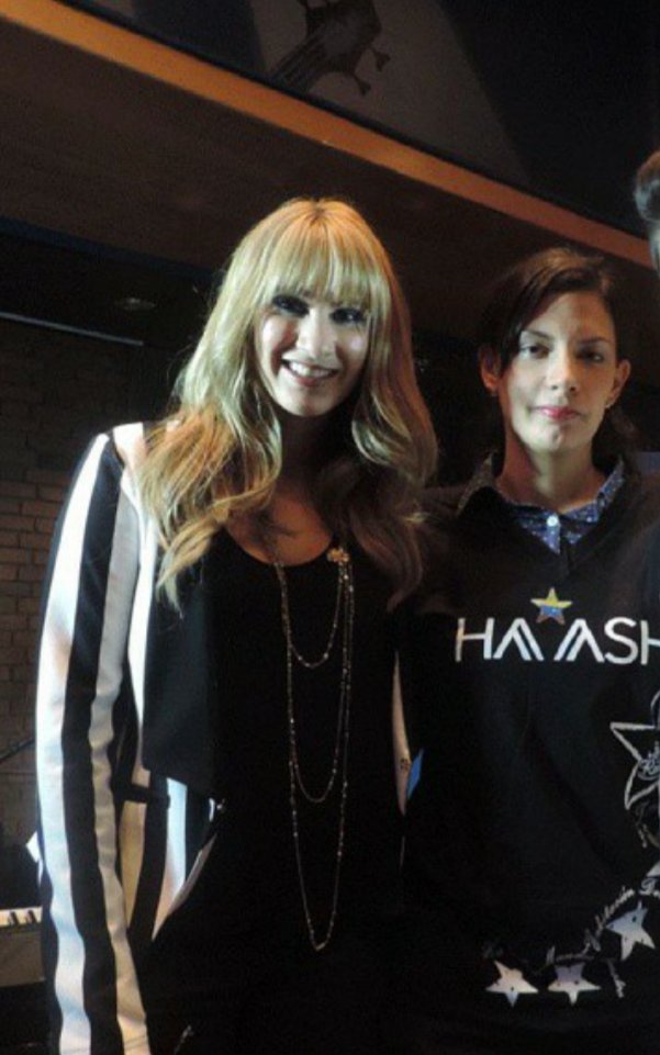 lauxfb1's tweet photo. Feliz cumpleaños a otra de mis personas favoritas, Hanna! Que sigas cumpliendo muchos más, para que sigas llenando de alegría nuestros días! Gracias por siempre darnos una sonrisa y un abrazo sincero! Te amo #HappyBdayHanna #HBDHanna #HBDayHanna 🎈🎂🎉😘❤😍 @haashoficial https://t.co/JgZwc8FRz4