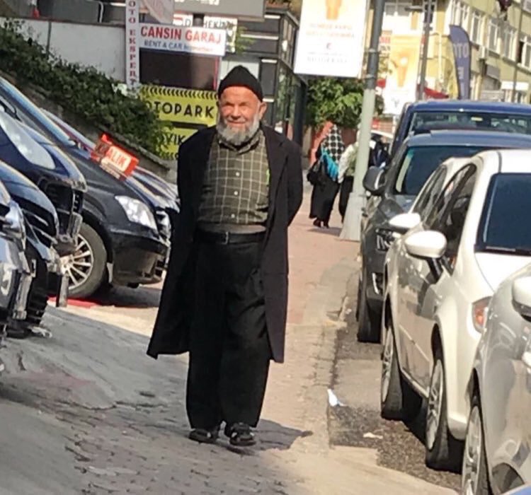 Sen Bu Ülke’nin asil ama horlanmış gerçek sahibi, her seferinde iradenle nasıl da güzelleştiriyorsun herşeyi. Bu iradeye layık olabilmek üzerimizdeki en ağır mesuliyet. Rabbim mahcup etmesin.
