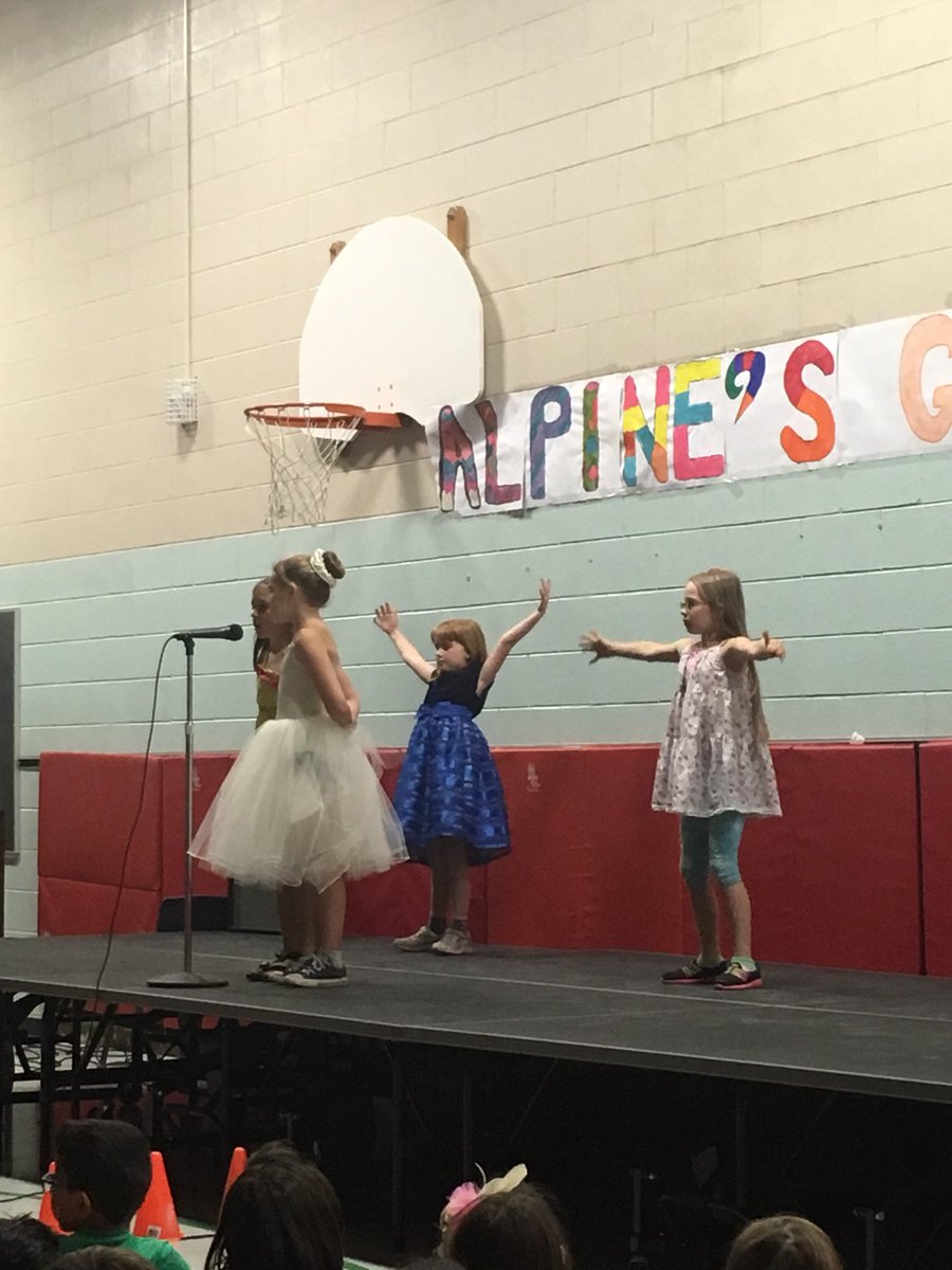 AlpineRm12's tweet photo. What a great talent show!!! Thanks @MusicAlpine and @AlpineRoom10 for taking the time to put this together! We have some talented students at Alpine 🎤 🎶 https://t.co/luGaeF1xae