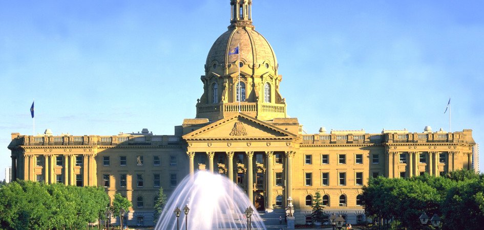 ExploreEdmonton's tweet photo. Kick-off your July at one of the many amazing #CanadaDay2018 🇨🇦 celebrations happening around Edmonton! 151 years never looked so good: https://t.co/cGXyPFDfAh #ExploreEdmonton https://t.co/9NkHcKPowC