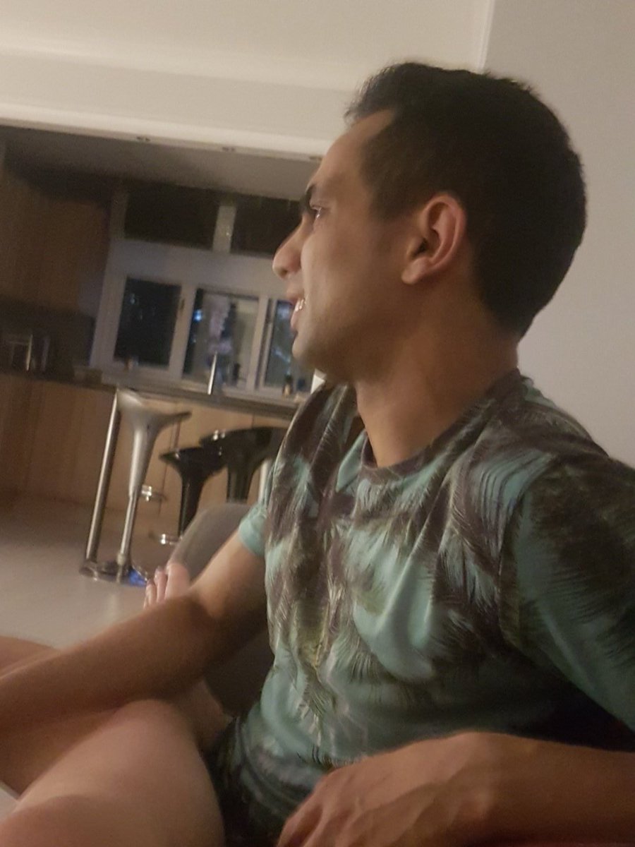 C_Bahr1's tweet image. The acne scene 🤣🤣🤣 his face  #kevinandperrygolarge