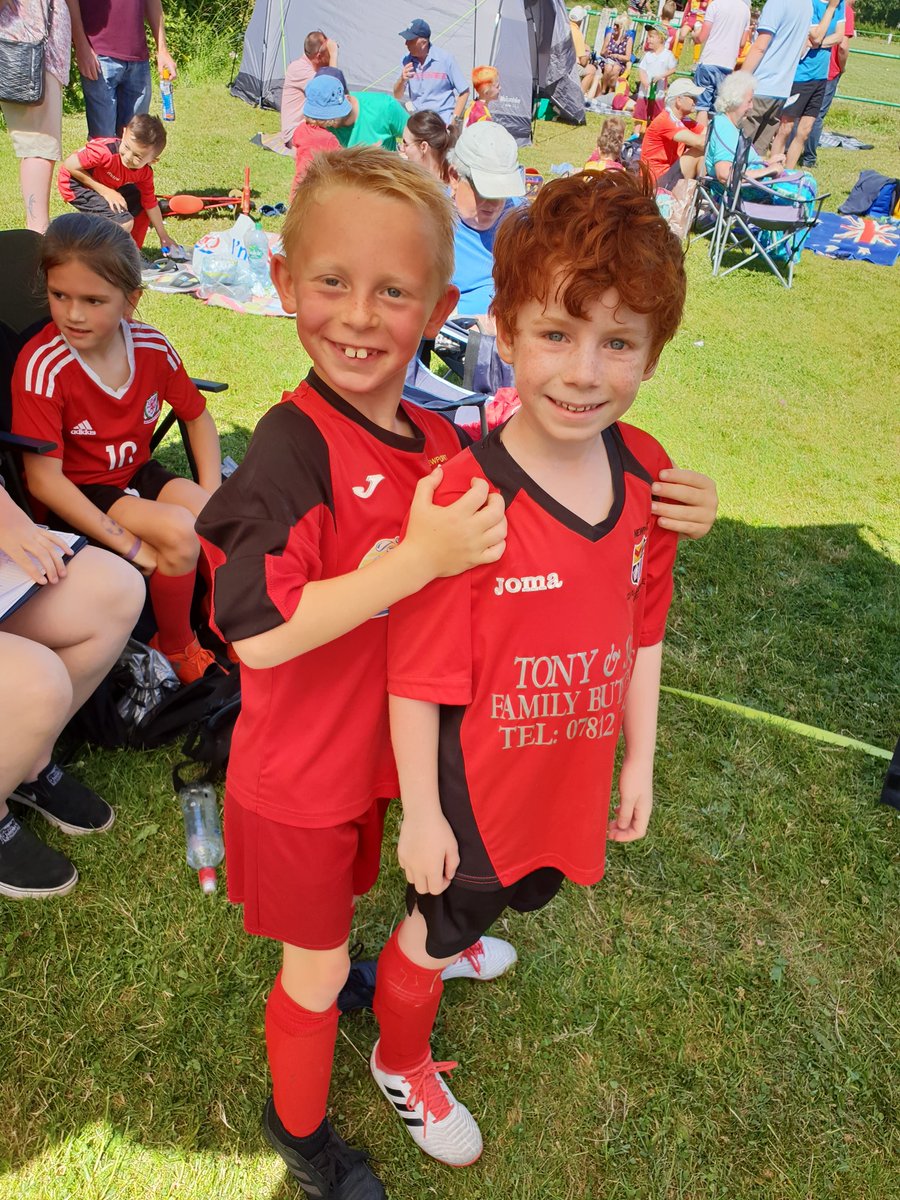 NptCivilService's tweet photo. Saturday 23rd June 2018
Under 8s - Caerleon JYFC Tournament - Tweet 1
Huge well done to all of our U8s who had 17 players at this tournament, through their commitment and hard-work in the heat in a full day tournament.
#NPTCivilService
#CivilServiceNPT
#NewportCivilService https://t.co/o9bJxQFZs6