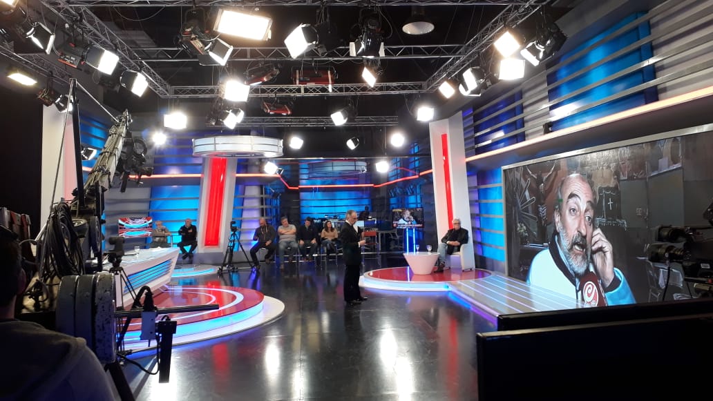 MisaMugica's tweet photo. Ya estamos en los estudios de @CronicaTV junto a @embonh #LoDiceEmbón https://t.co/KG7tIFBCjC