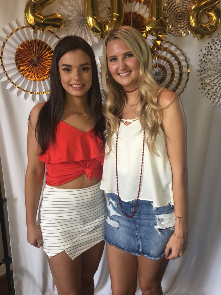 laurennbarrettt's tweet photo. Hbd tay!🎉 I’m gonna miss you and our rant sessions next yr but I can’t wait to see you kill it at tech🖤❤️ #dancingqween https://t.co/T9V7JjBP3I