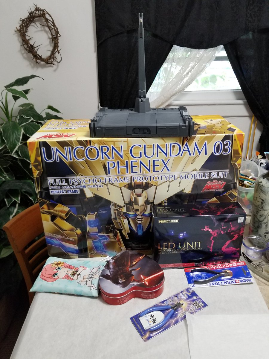 victomaru's tweet photo. Thanks to @USAGundamStore for having a great sale on #godhand nippers, gonna make my pg #phenex build so much cleaner #gundam #unicorngundam #gunpla #perfectgrade #bandai #premiumbandai #pbandai https://t.co/14yjlJvCTc