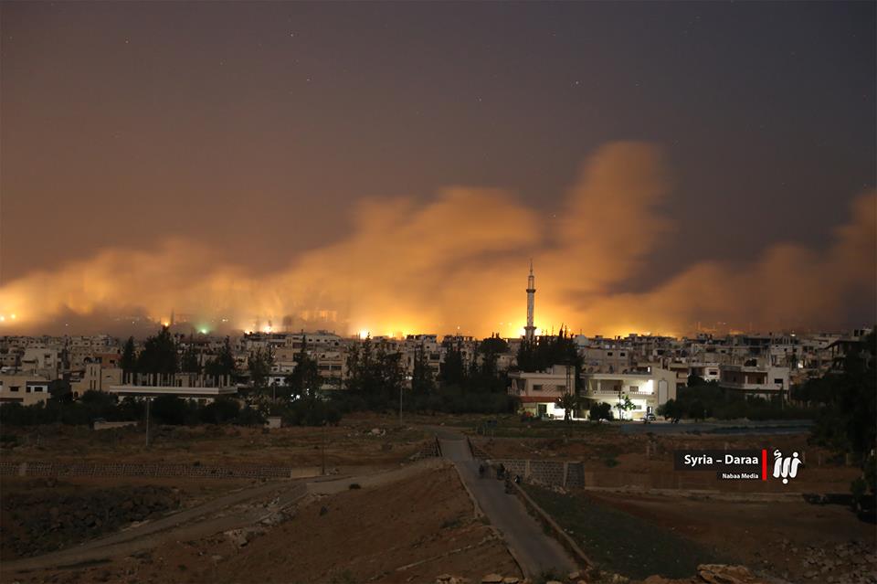 aboghias1's tweet photo. #صور لحظة قصف أحياء مدينة #درعا بصواريخ أرض أرض نوع " فيل "

#Daraa #Syria https://t.co/4J5K6MJyLr