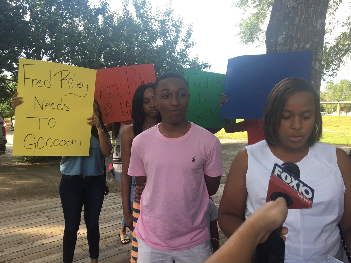 Rodney Kim Jr. and his mother show up to school board mtg demanding Davidson football coach be fired after locker room attack. <a href="/FOX10News/">FOX10News | WALA</a>