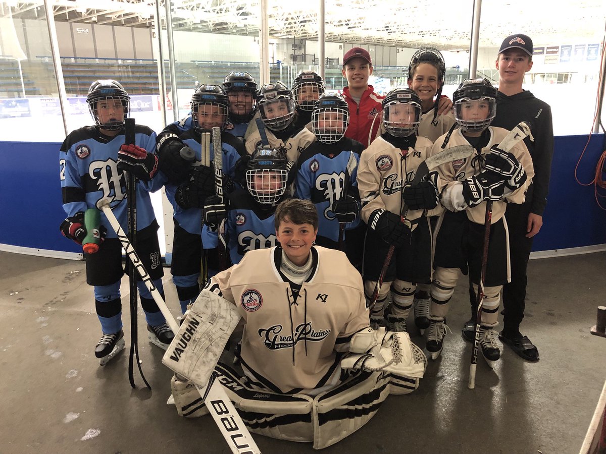 Blades representing at <a href="/The_Show_Hockey/">The Show</a> #bladesdoingthings