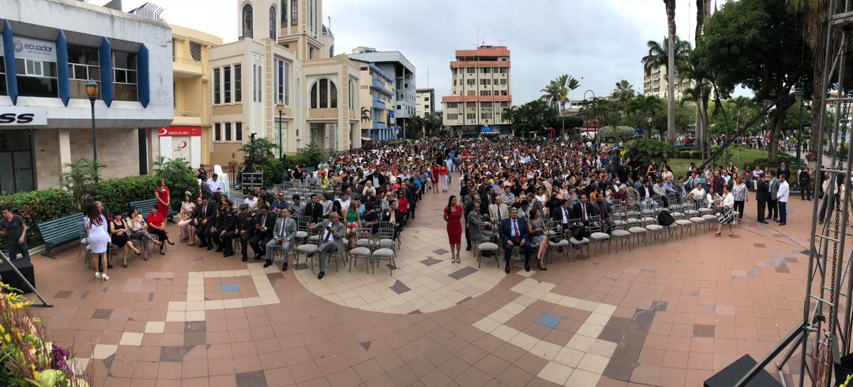 📍Termina #SesiónSolemne por los 194 años de cantonización de #Machala y evento de firma de convenio de financiamiento entre el #BDE y @AlcaldiaMachala para la regeneración de Av. Ferroviaria, obra que beneficia a más de 210.000 habitantes. #BDEsarrollaEcuador  👏👏👏#VivaMachala