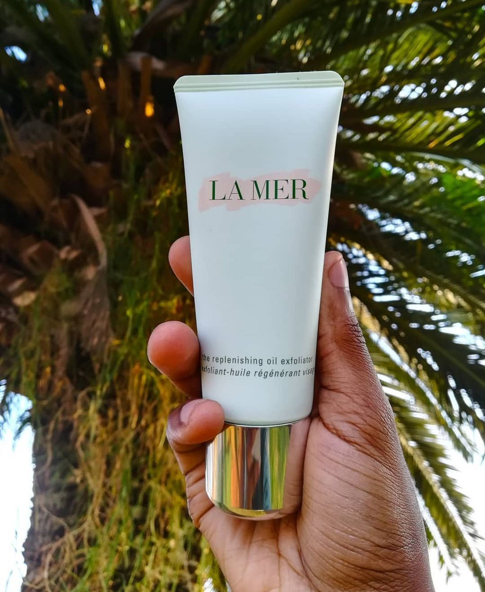 LeroyMarcN's tweet photo. Can't secure the bag without securing the glow.
1. @glamglowsa #glittermud mask to tighten pores + firm skin up;
2. Replenishing Oil Exfoliator (cleanse 2x w/ cold/RT water)
3. DOUBLE moisturise (esp in winter) 1st: @glamglowsa #waterburst moisturizer, finish w/ creme de @lamer https://t.co/PqaPowZiEF