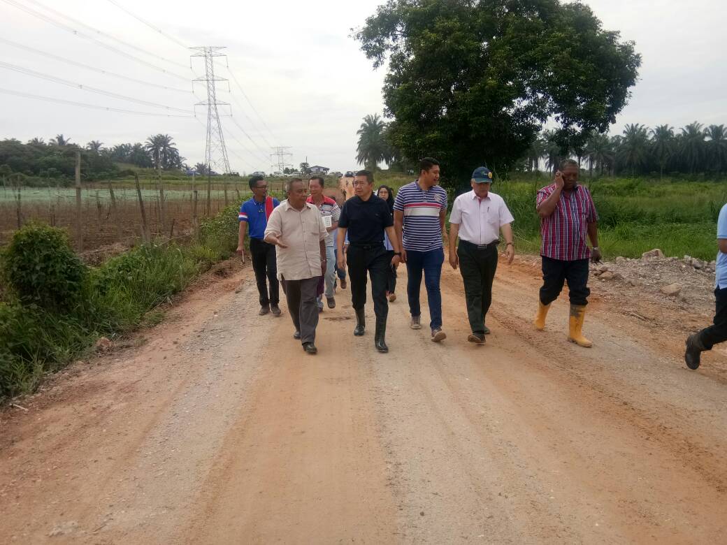 PertanianSepang's tweet photo. Lawatan kerja YB Menteri Pertania Tn.Hj.Salahudin Ayub ke projek tanaman sayuran di Bukit Damar,Dengkil sepang
Tarikh:26 jun 2018
waktu:9.00pg-11.00pg
@doaselangor 
@myDOA_HQ 
@JHarizan https://t.co/BerE3OzZ0z