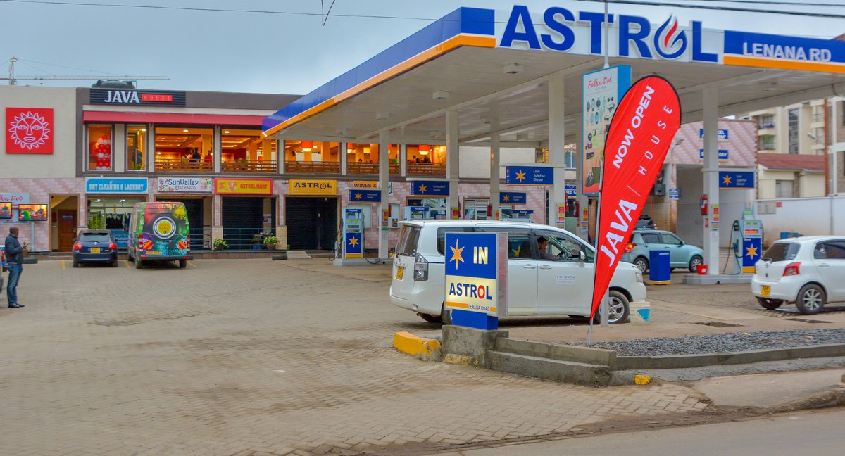 HomeboyzRadio's tweet image. On location… the new Java House Lenana road at the Astrol petrol station. #javalenanaroad #javalove #GMITM