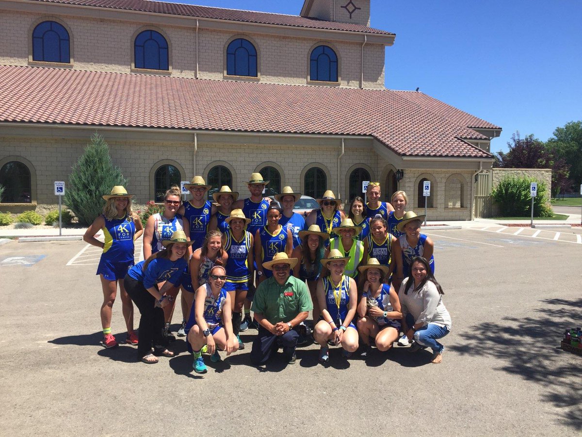 4KNewYork's tweet photo. Thank you St. Paul's Catholic church for feeding us lunch yesterday and giving us a ton of powerade, water, and sunscreen! 💕 https://t.co/z9DaEc0R0H