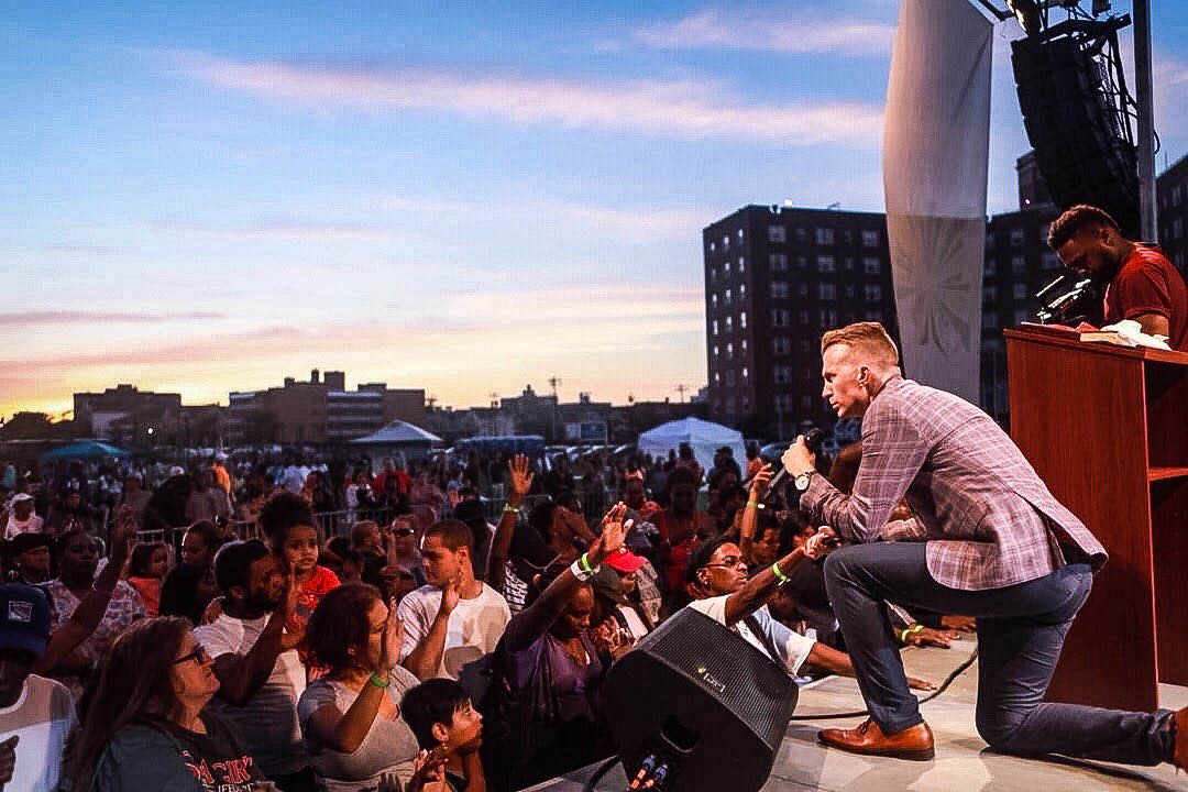 JDShuttlesworth's tweet image. Night 2... 92 Decisions for Christ... 220 through 2 nights... Laid hands on everyone who desired prayer... See you tomorrow night :)