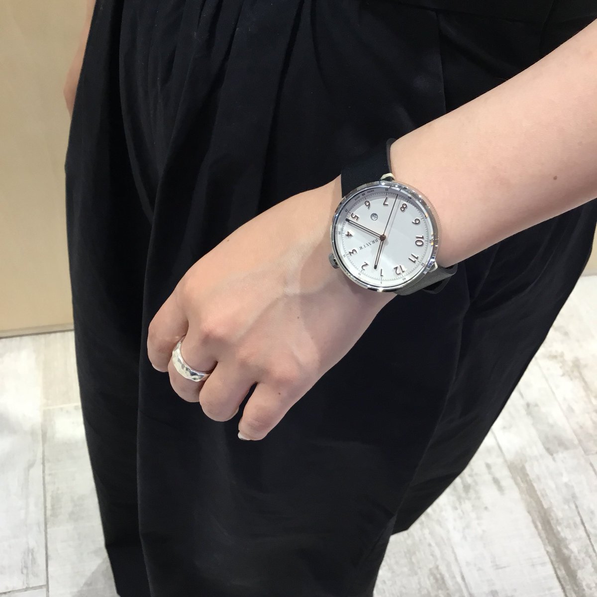 HMS_WatchStore's tweet photo. 【BRAVUR】🇸🇪

スイスメイドの他にない高級感は
手元を美しく見せます✨

#hmswatchstore #Bravur  #時計 #腕時計 #大阪 #Osaka #ルクア #LUCUA #ルクアイーレ #LUCUA1100 #伊勢丹 #ISETAN #イセタンアーバンマーケット https://t.co/wxb593hGxf